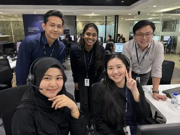 The DimSum News editorial and testing team collaborating